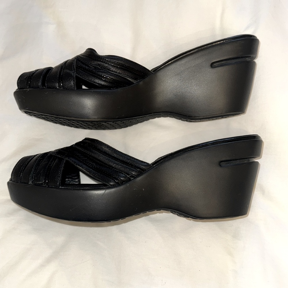 Cole Haan platform Black leather sandals w/ patent leather trim.Nike Air. Size 8